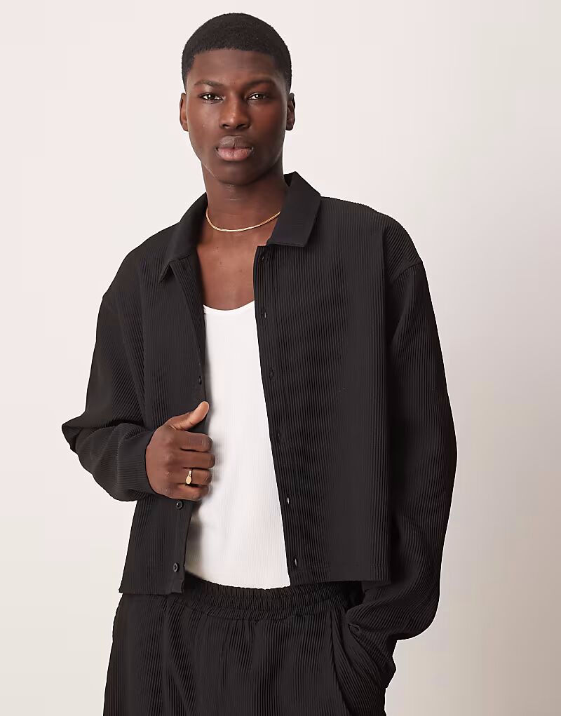

Укороченная плиссированная куртка-рубашка свободного кроя ASOS DESIGN черного цвета
