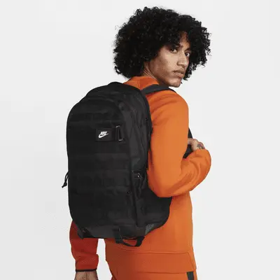 

Рюкзак Nike Sportswear RPM Backpack (26л), черный/белый