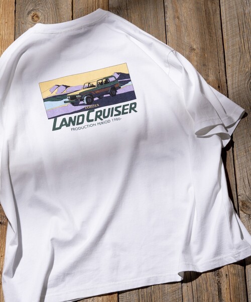 

Футболка свободного кроя с принтом Land Cruiser 60, короткий рукав, круглый вырез. Шопер FREAK'S STORE, белый