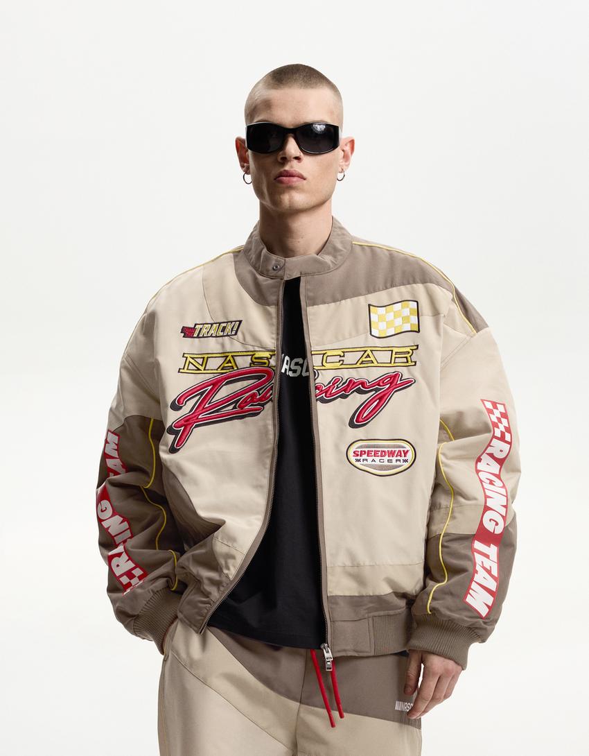 

Куртка Nascar с нашивками Bershka, коричневый