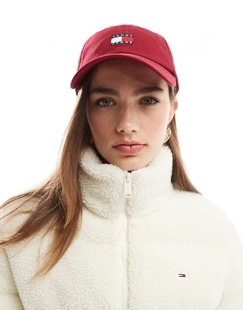 

Красная кепка в стиле ретро Tommy Jeans
