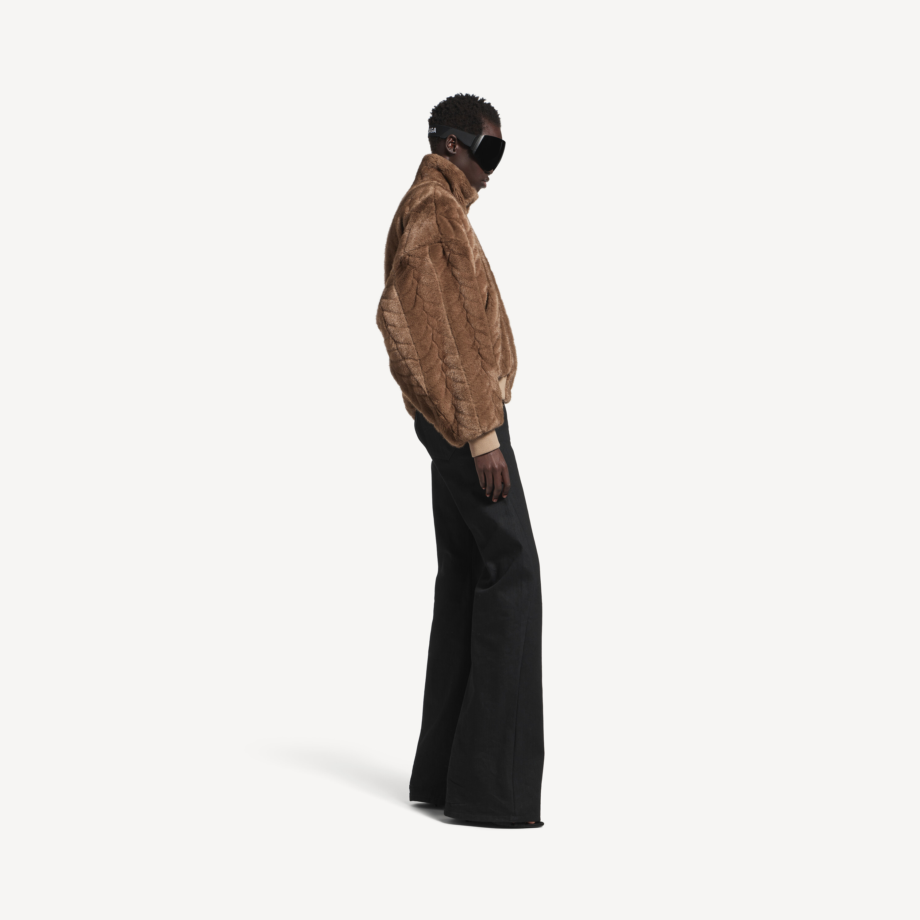 BALENCIAGA Женская укороченная куртка коричневого цвета — фото 3