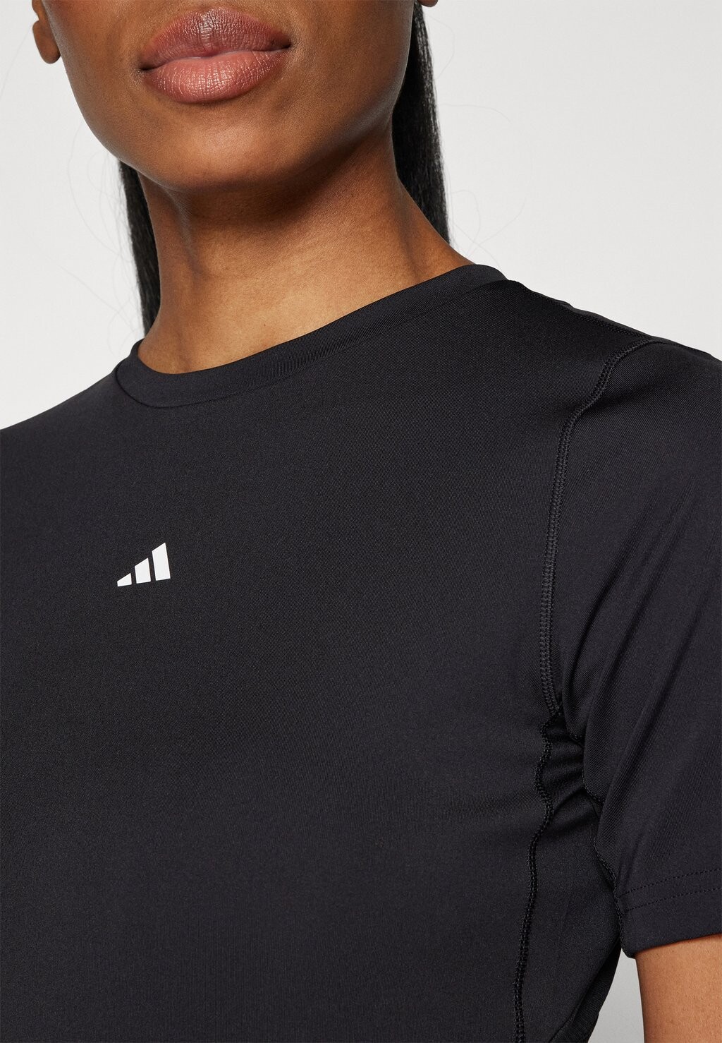 Спортивная футболка Techfit Trainings Tee adidas Performance, черная — фото 2