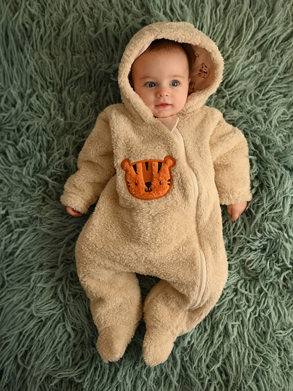 

Плюшевый комбинезон для мальчика с капюшоном и длинными рукавами LCW baby, экрю