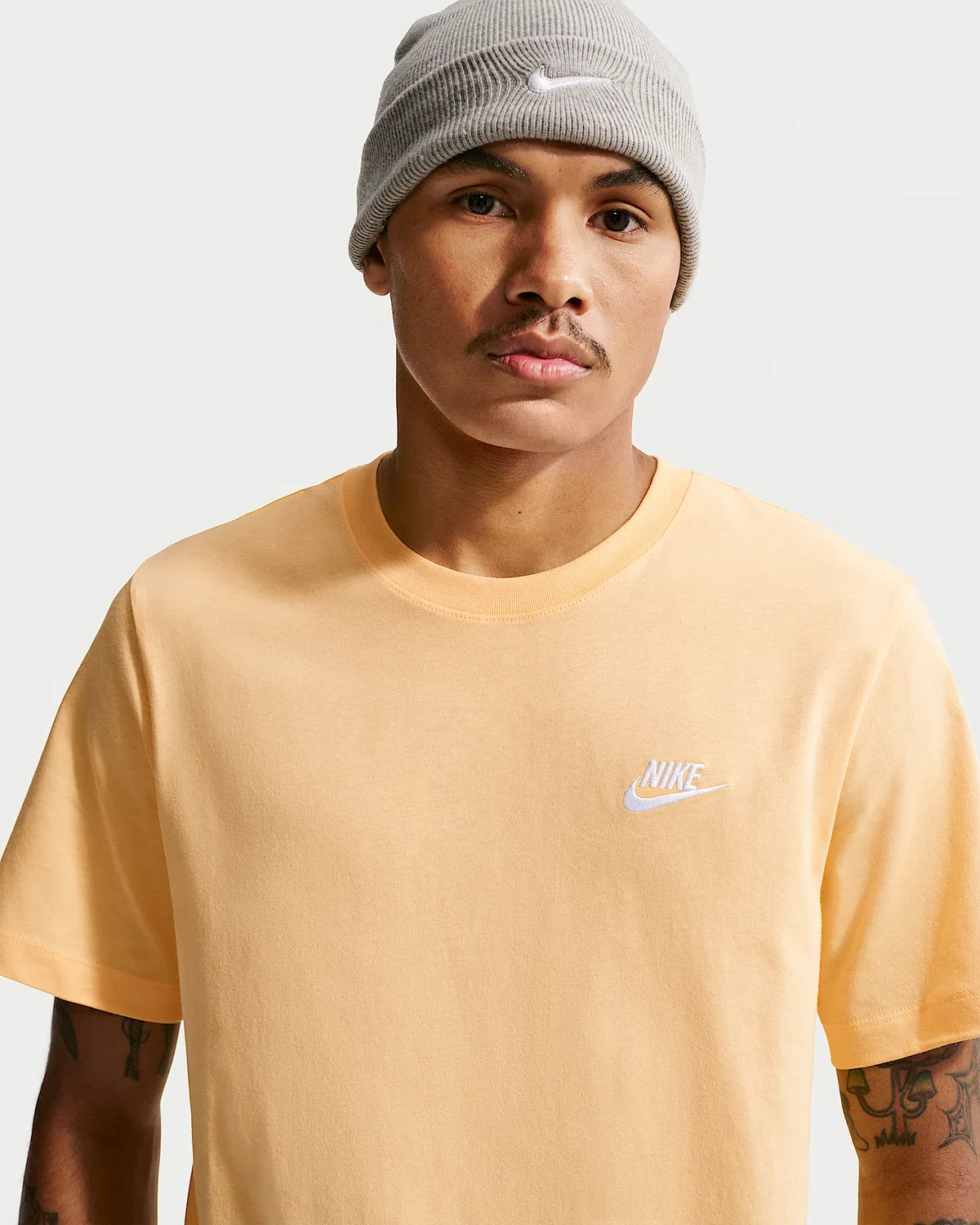 Мужская футболка Nike Sportswear Club, Topaz Gold — фото 3