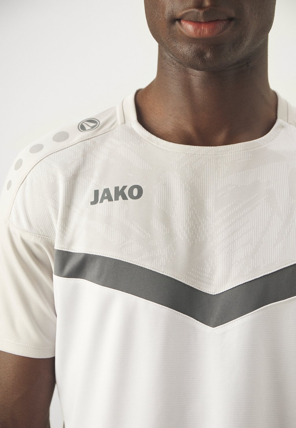 

Принт на футболке ICONIC JAKO, белый