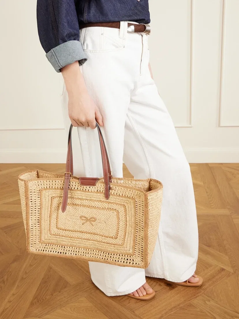Плетеная сумка-тоут Bow из рафии с кожаной отделкой Anya Hindmarch, бежевый — фото 2