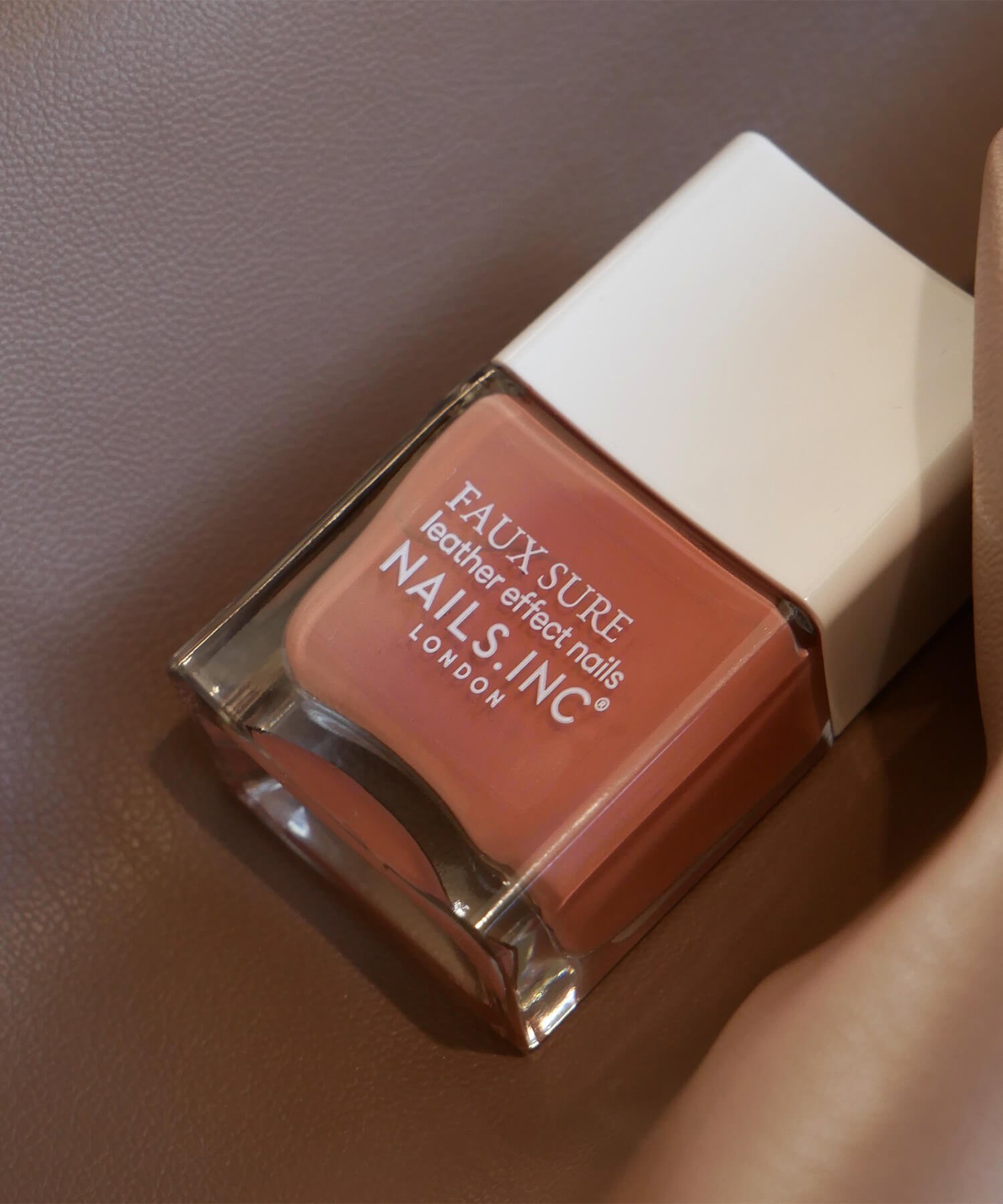 Лак для ногтей Кожаный эффект Fauxsure Need A Tan Nails Inc, Light brown — фото 4