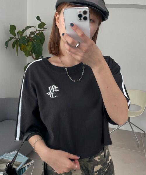 

Футболка короткая двухлинейная WEGO, черный