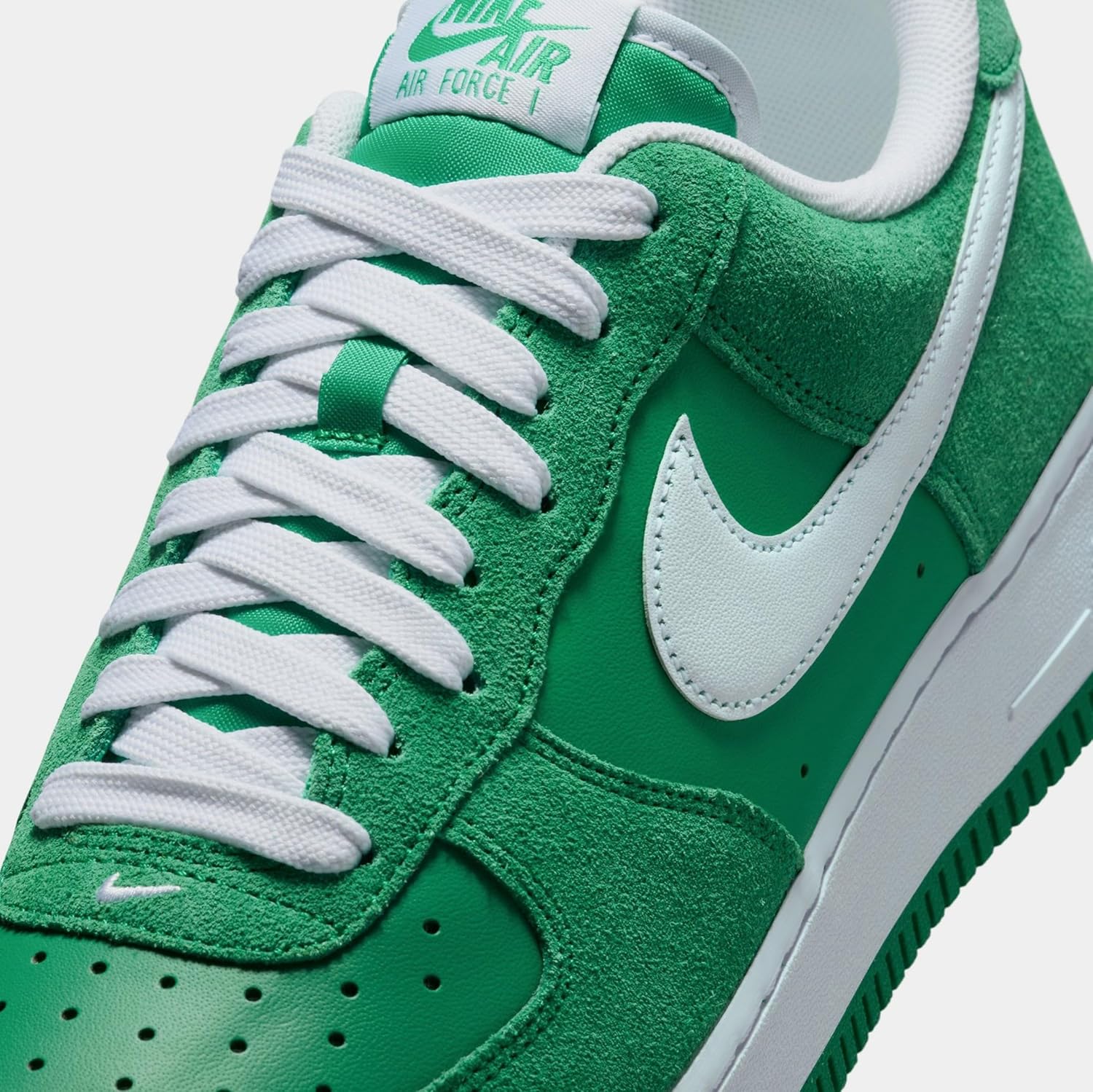 Кроссовки Nike Air Force 1 '07 Lv8 для мужчин, белый/зеленый — фото 3