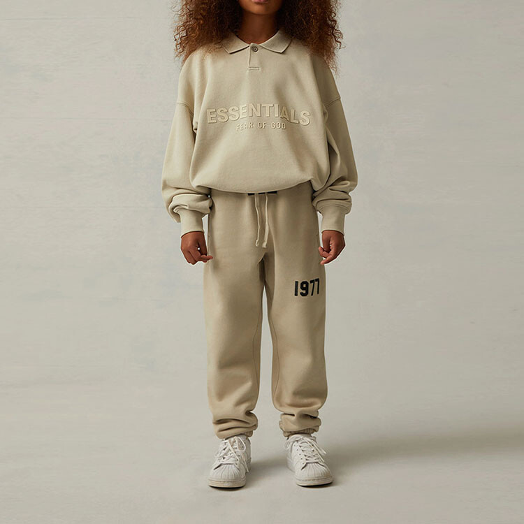 Детская футболка Fear Of God Essentials, цвет Wheat — фото 4