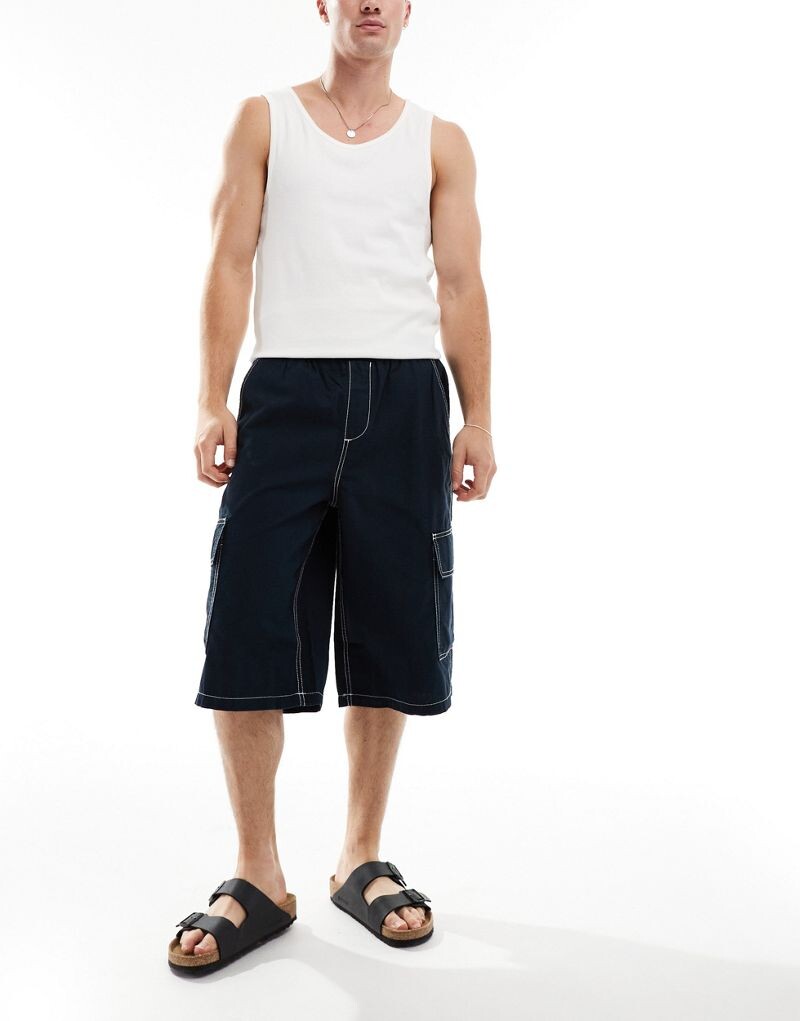 

Темно-синие шорты карго с контрастной строчкой ASOS DESIGN