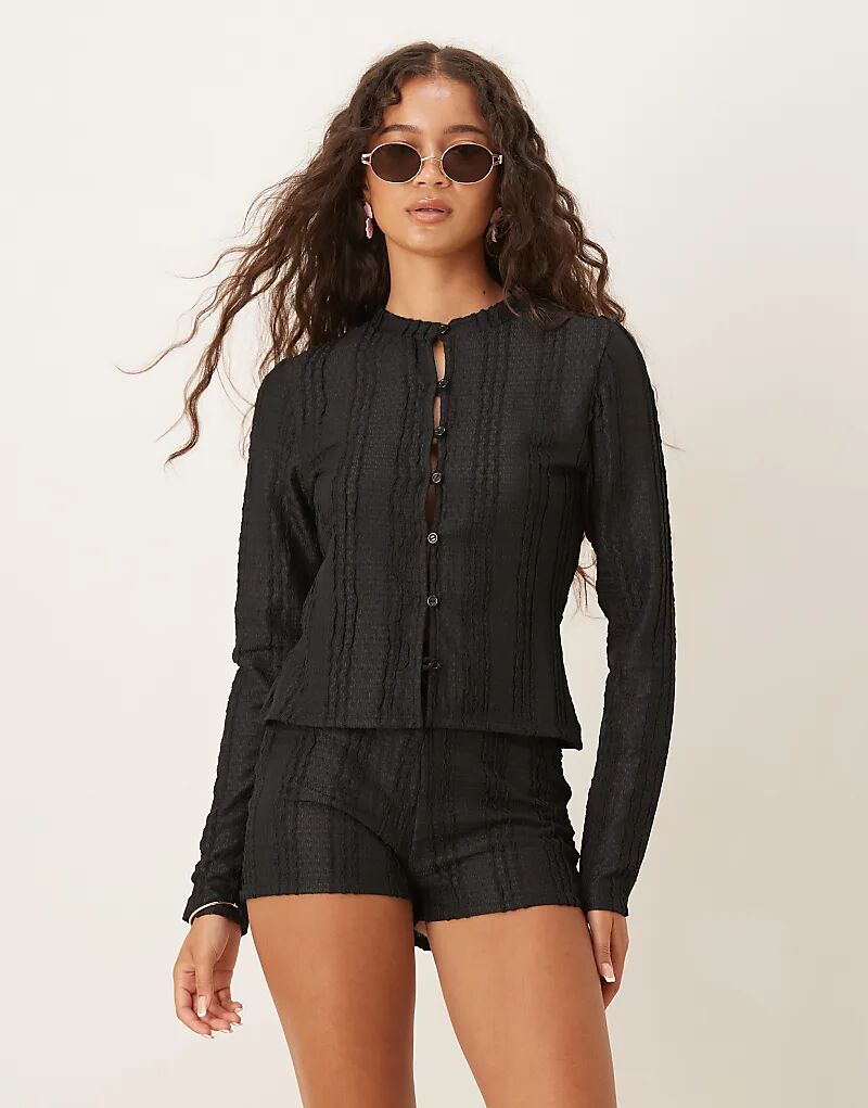 

Короткие шорты с оборкой от ASOS DESIGN, связанные крючком, черного цвета