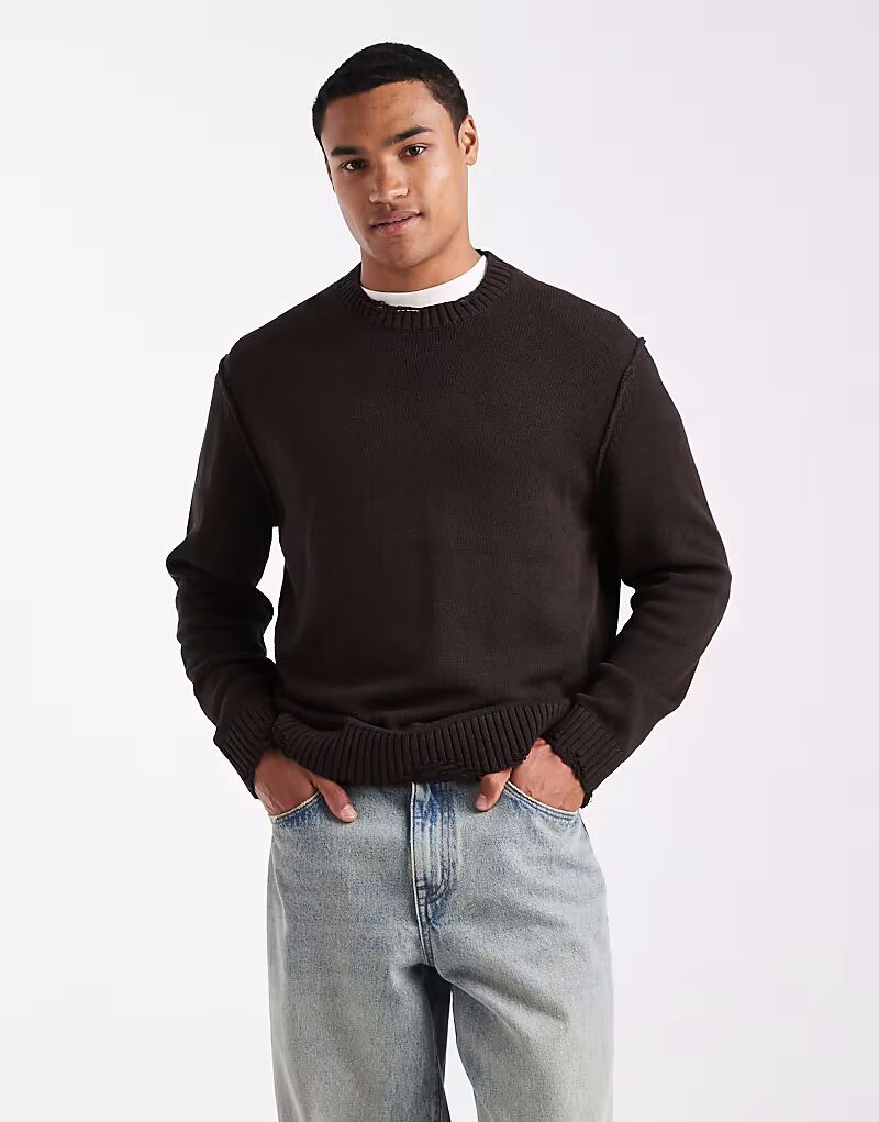 

Вязаный джемпер & SONS с круглым вырезом и потертостями коричневого цвета Only & Sons