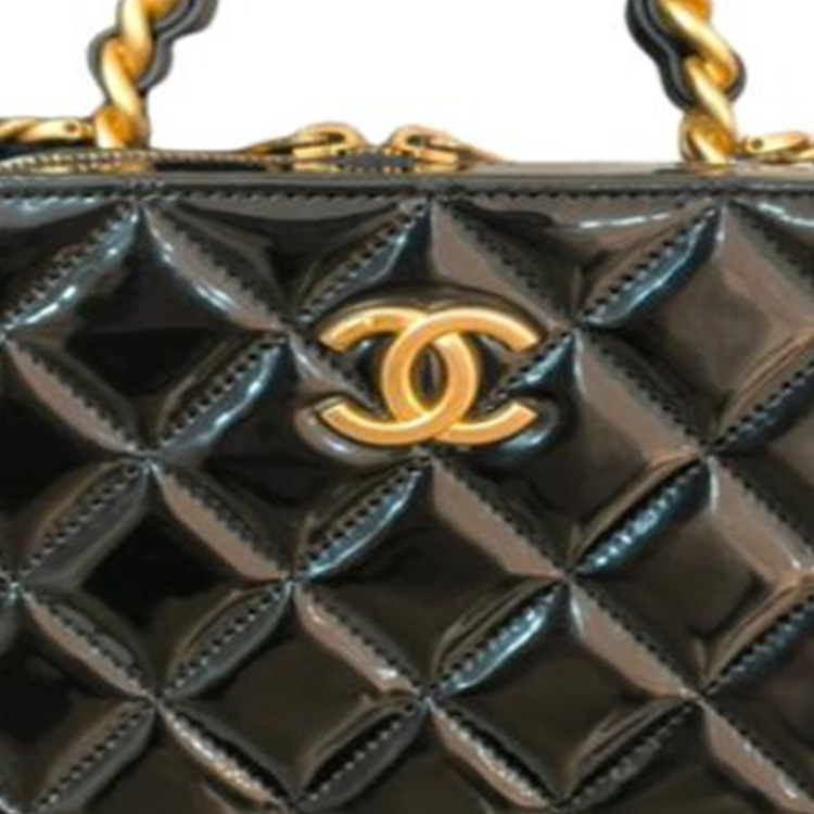 CHANEL Чёрная женская кожаная косметичка через плечо на одно плечо — фото 2