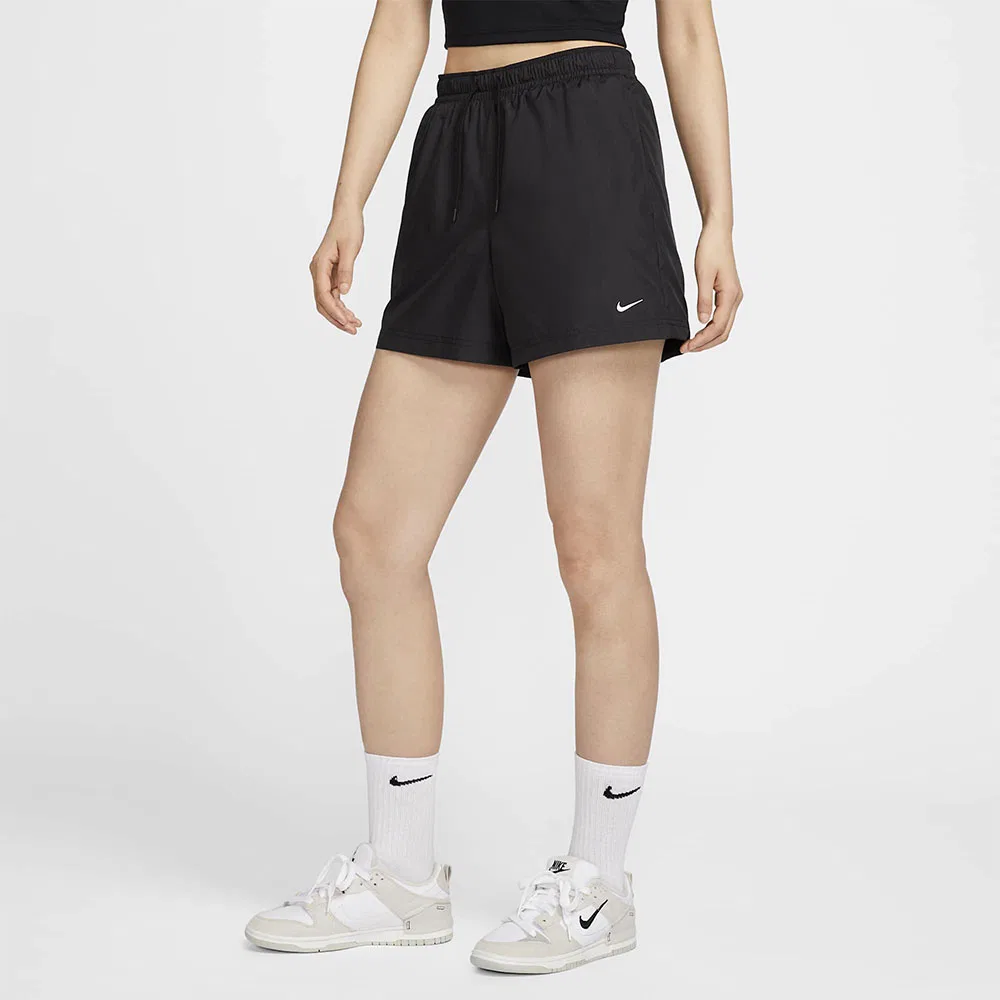 Женские спортивные тканые шорты Nike Classic Mid-Rise чёрно-белые