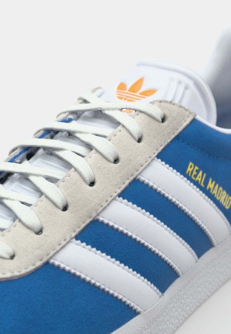 Кроссовки Adidas Originals ADIDAS GAZELLE SHOES, Real Madrid/Bluebird/Footwear White/Crew Yellow/Blue — фото 3