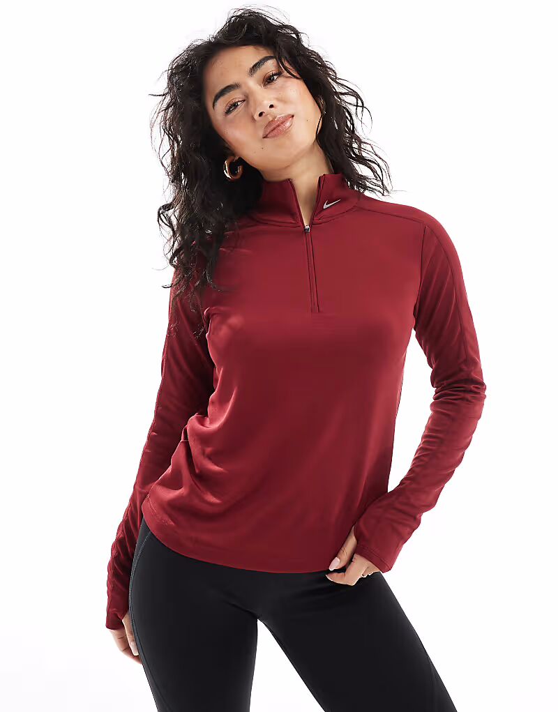 

Футболка Nike Running Gym Life Swoosh Pacer Dri-FIT с длинными рукавами и застежкой-молнией на половину длины в бордовом цвете