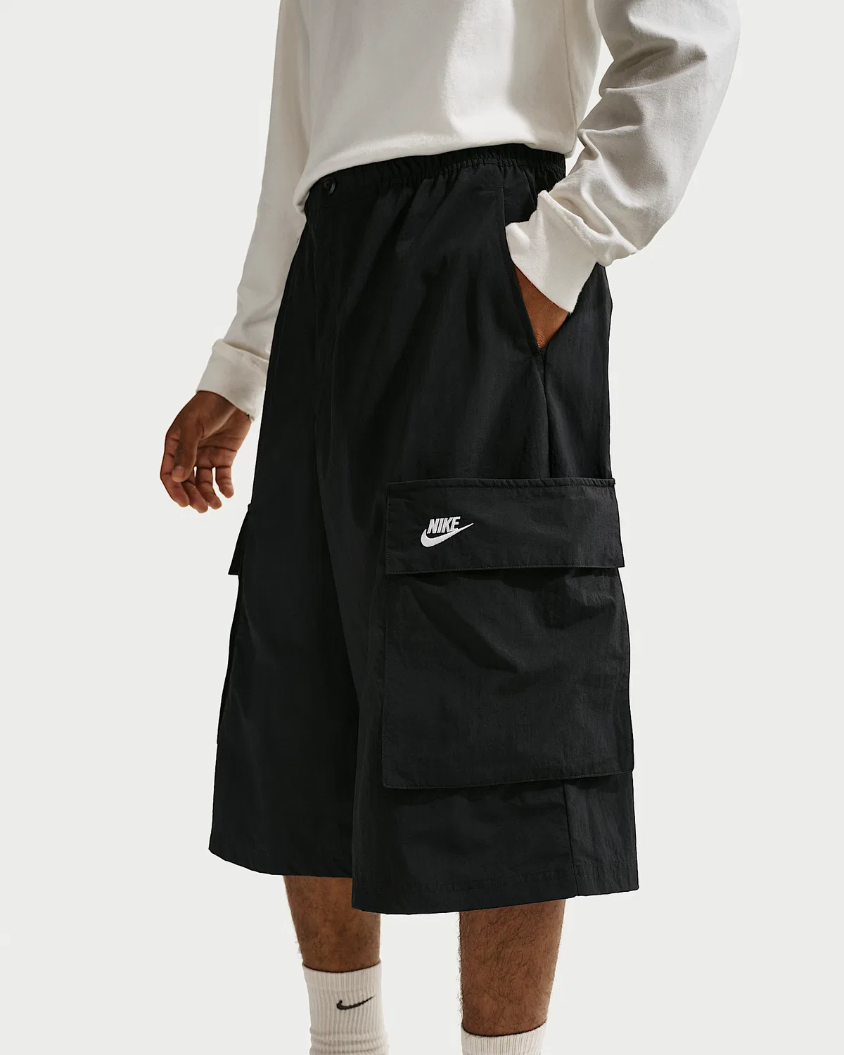 Мужские свободные карго-шорты Nike Sportswear Club, Black/White — фото 2
