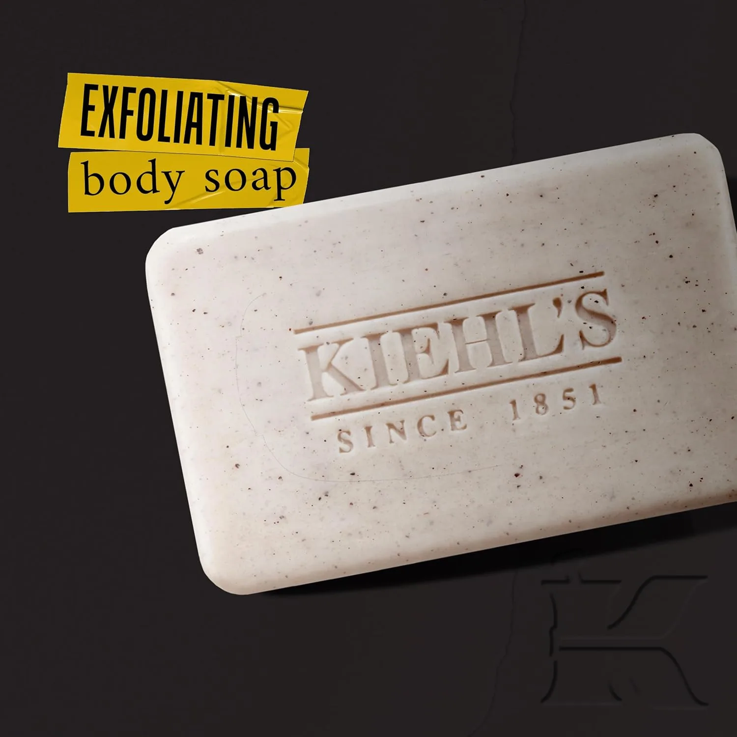 Крем для бритья Kiehl's Grooming Solutions Exfoliating Body Bar, мужское очищающее средство для тела от грязи и жира, с пемзой, порошком семян жожоба и маслом пракаши, для мягкой и гладкой кожи, древесный ароматический букет - 198 г — фото 2