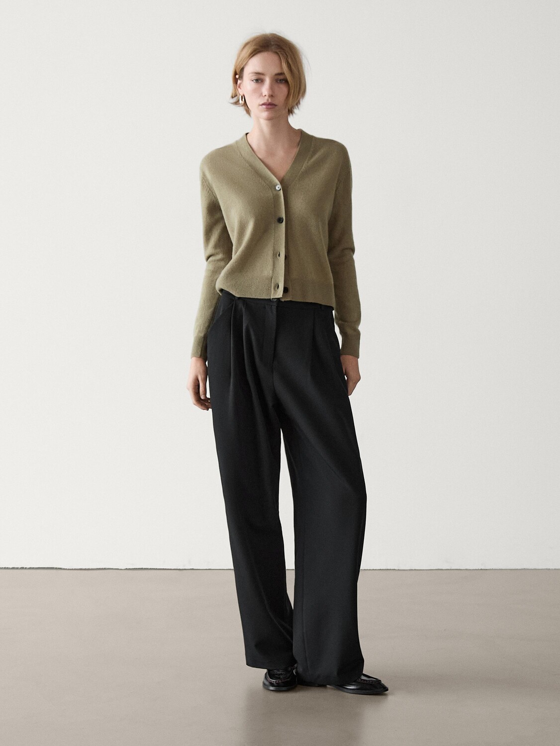 

Кардиган из шерсти и кашемира с V-образным вырезом Massimo Dutti, зеленый