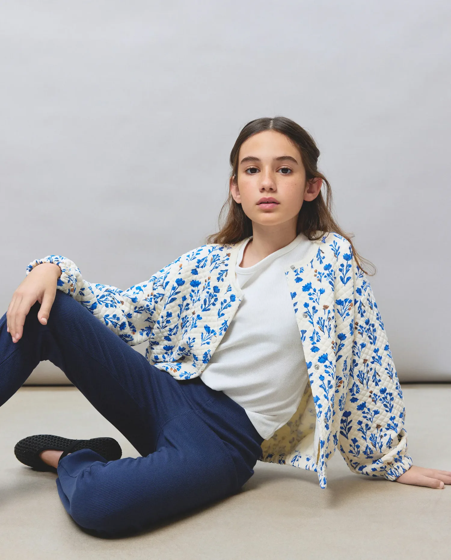 Стеганая бомбер-кофта с принтом для девочки Kids El Corte Inglés, белый — фото 4