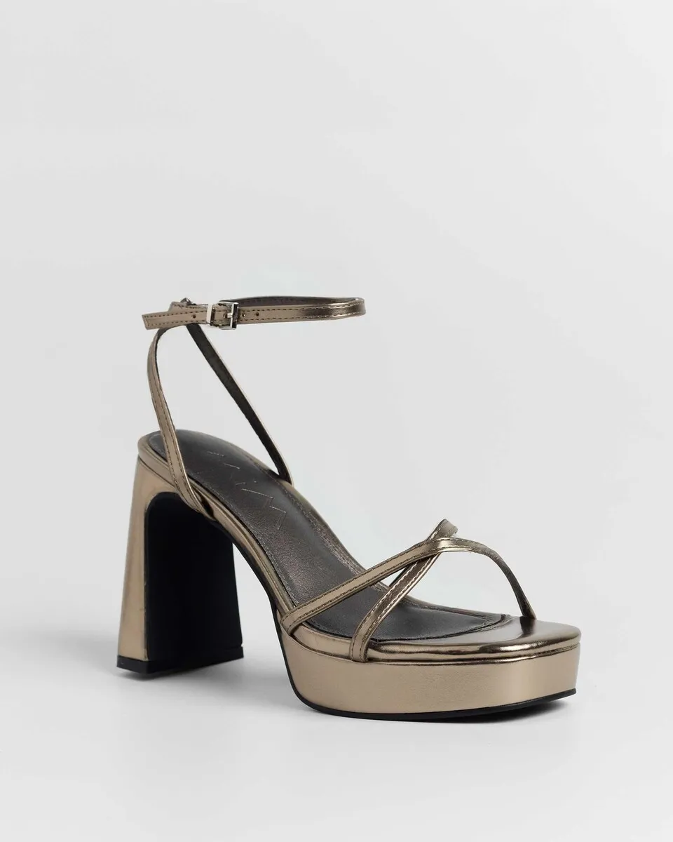 Женские босоножки на каблуке с платформой и перекрещивающимися ремешками Mim, металлик — фото 3