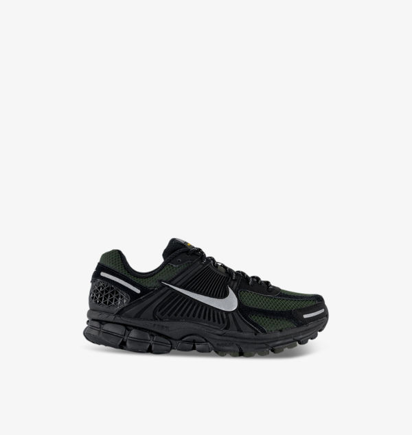 

Низкие кроссовки Zoom Vomero 5 из кожи и сетки Nike, черный