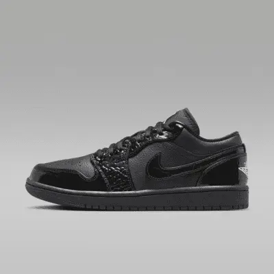 

Кроссовки Jordan Air 1 Low SE, цвет Black/White/Metallic Silver/Black