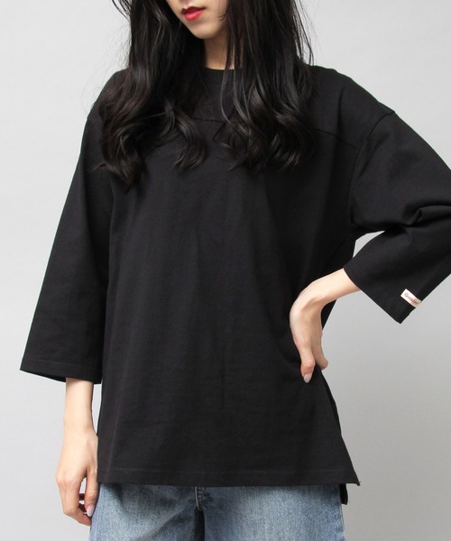 

Футболка для американского футбола с рукавами три четверти, стандартного силуэта, плотность ткани 215 г/м², изготовлена из хлопка производства США, бренд Goodwear, черный