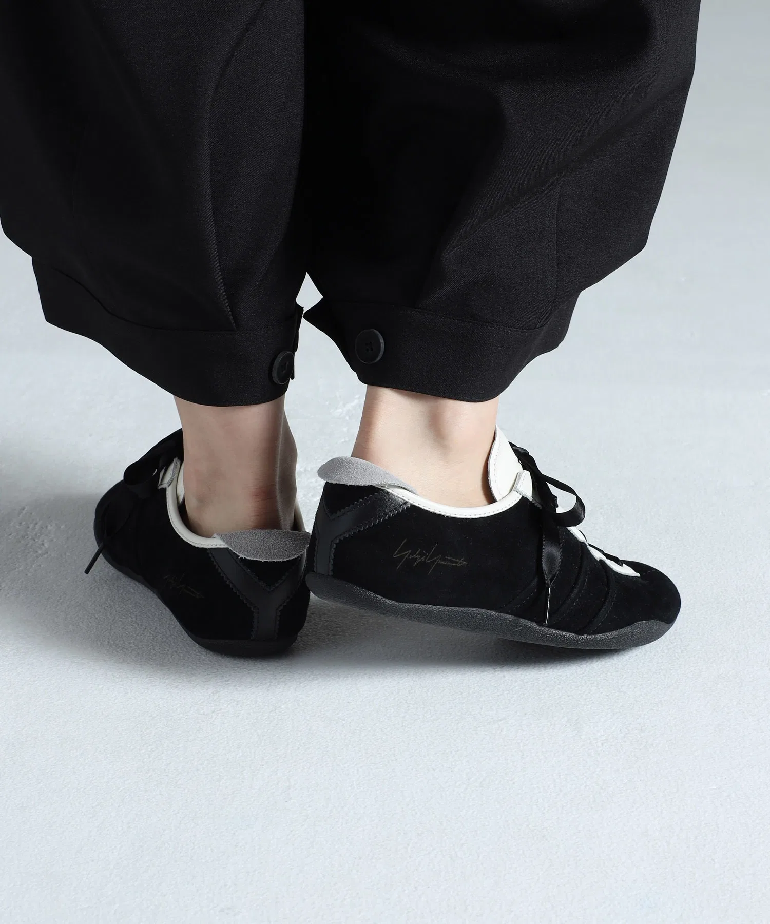 Унисекс кроссовки из замши Y-3 TOKYO с логотипом бренда чёрно-белые — фото 2
