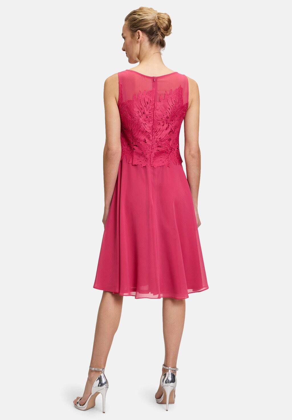 

Коктейльное платье / Вечернее платье MIT STICKEREI Vera Mont, неоновый розовый