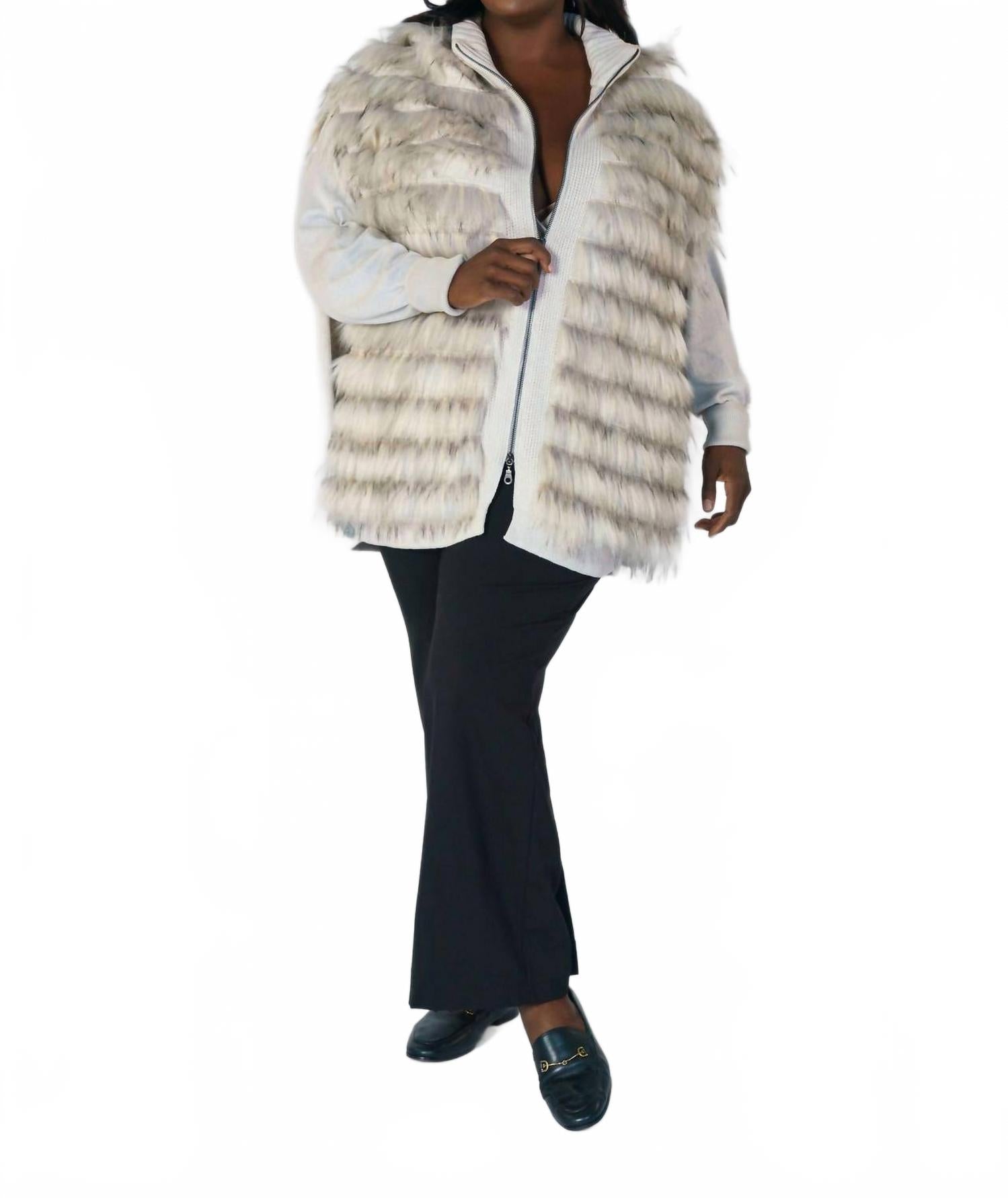 

Искусственный меховой жилет плюс размера в кремовом цвете Tricot Chic