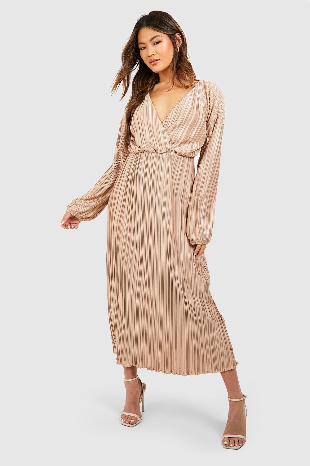 

Широкое плиссированное платье мидакси с запахом boohoo, бежевый
