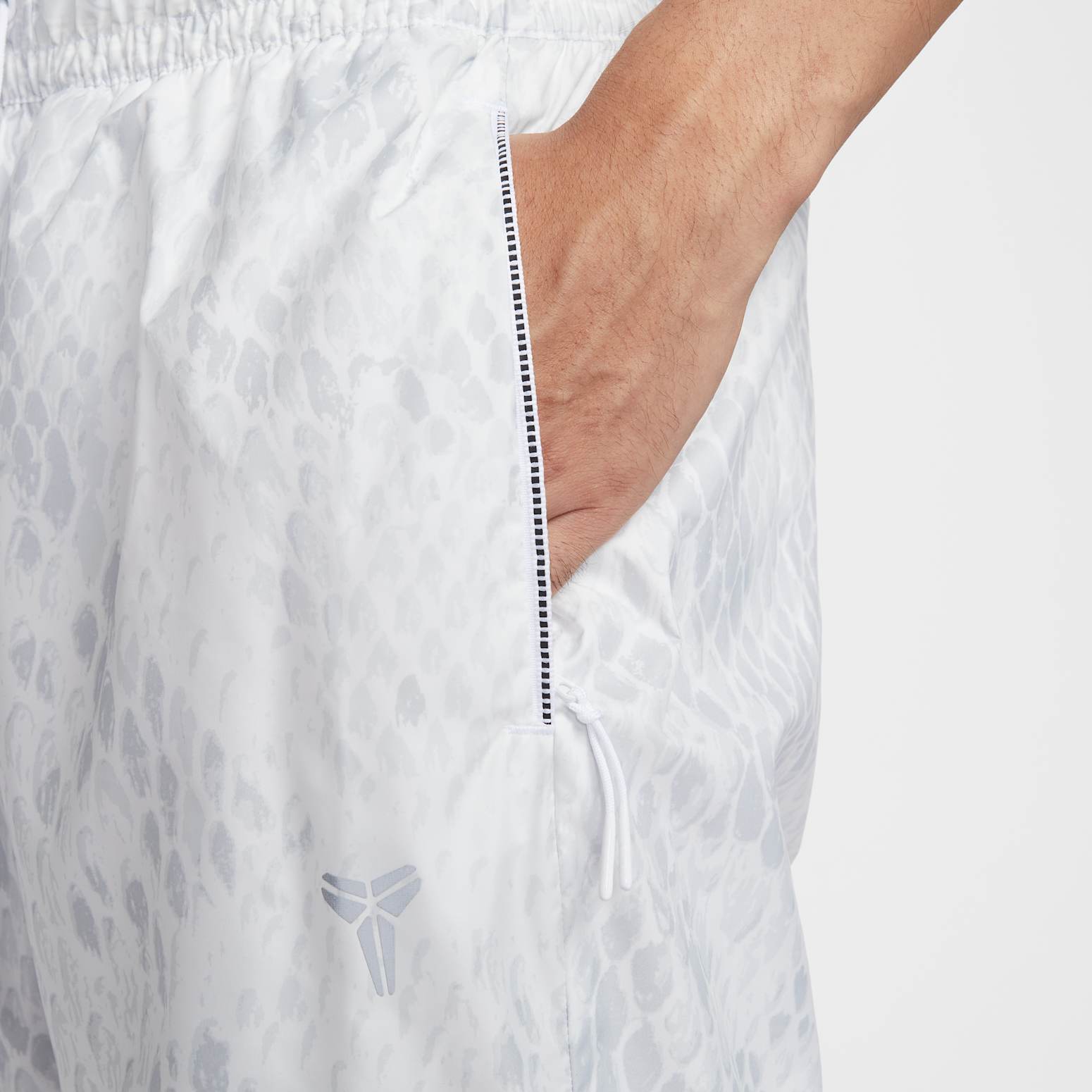 Брюки Nike Kobe Lightweight Woven Pants 'White Reflective Silver' — фото 3