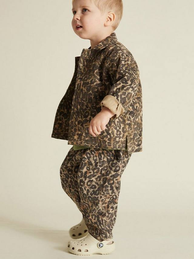 

Детская куртка на пуговицах из органического хлопка Claude & Co, цвет Leopard Print