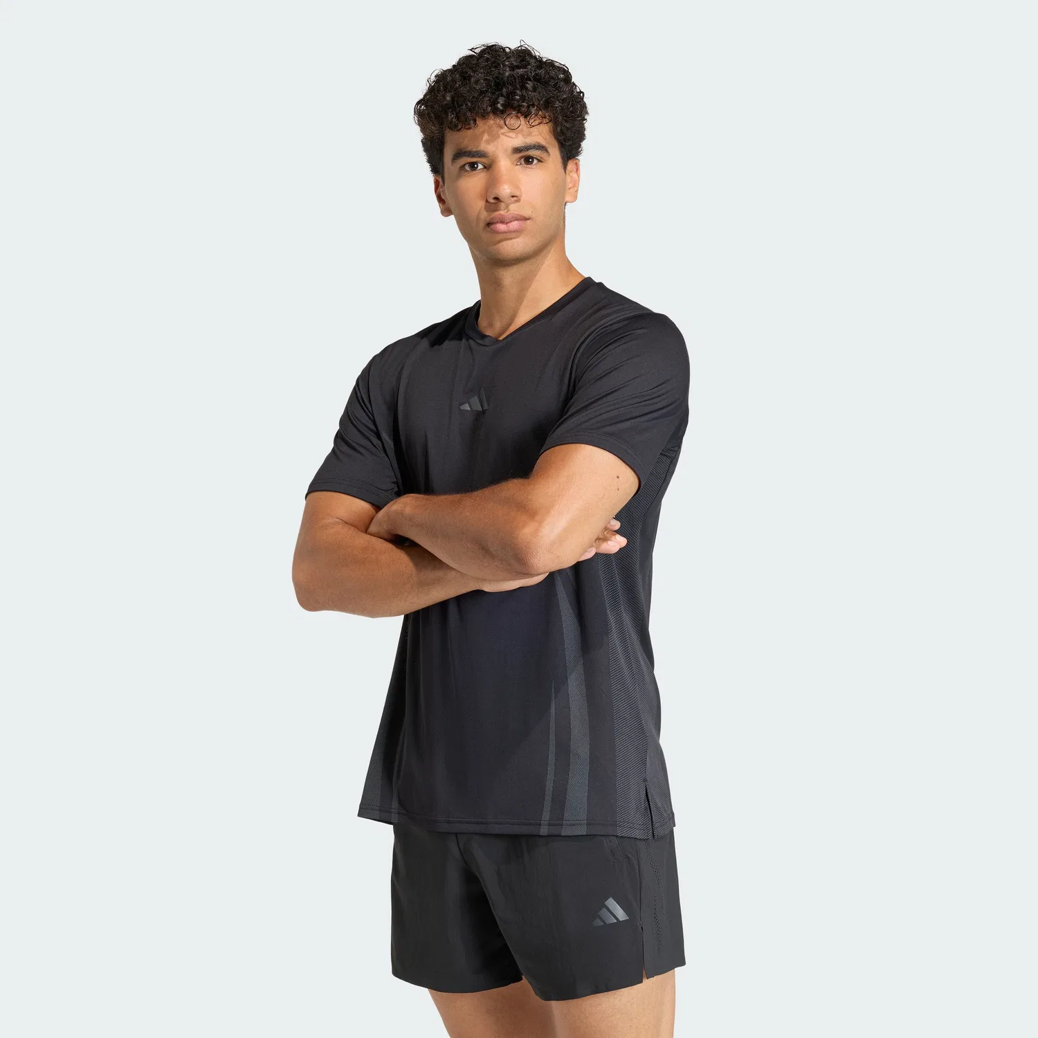 Мужская чёрная футболка Aeroready Intensity от Adidas