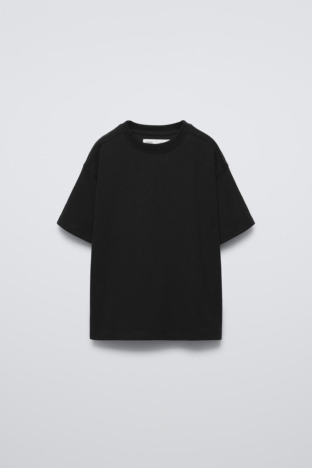 

Общая тяжелая футболка ZARA, черный