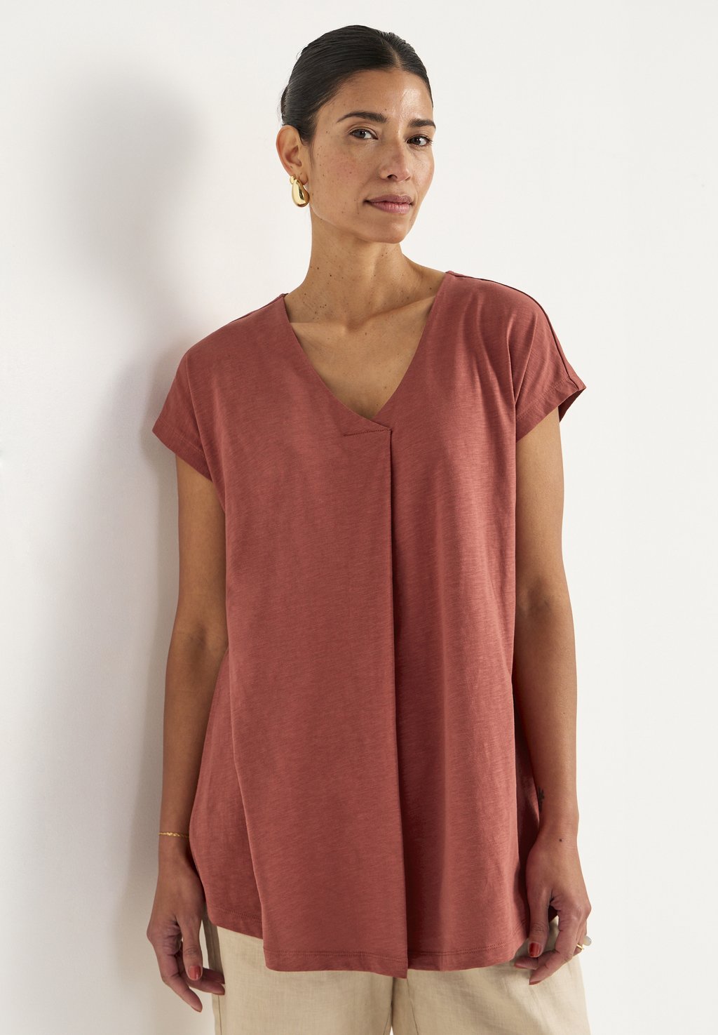 

Базовая футболка SHORT-SLEEVED Cellbes of Sweden, коричневый
