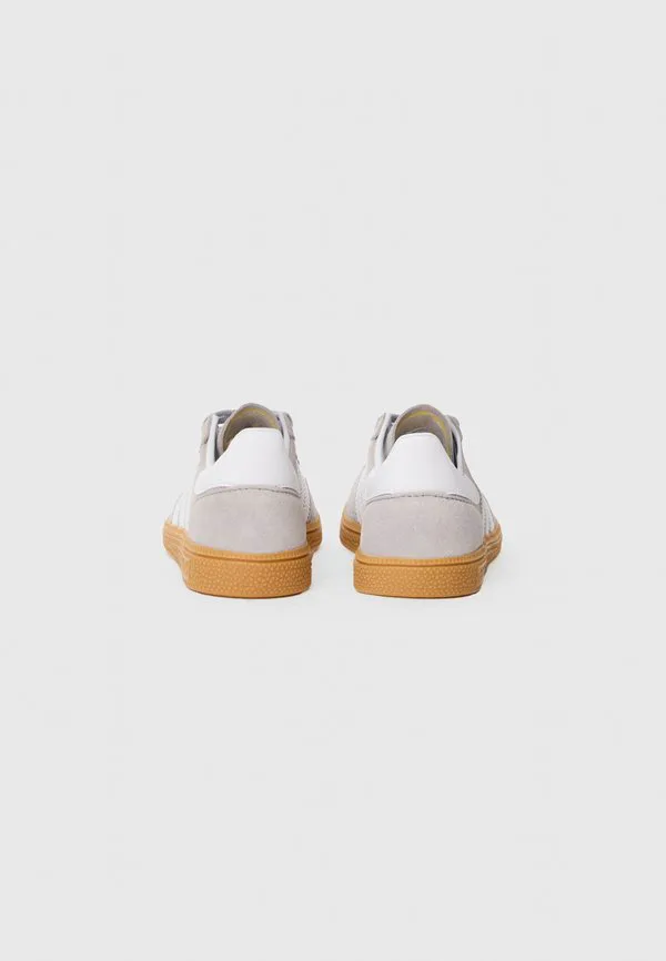 Специальные кроссовки для гандбола Adidas Originals, Grey/White/Gum — фото 3