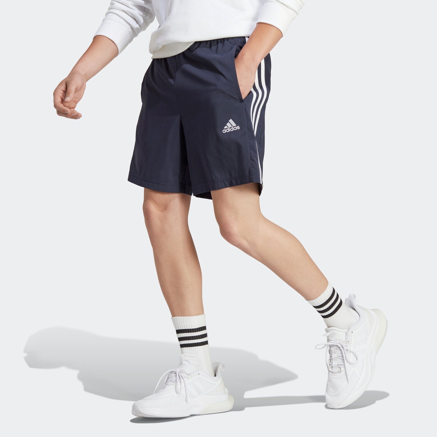 

Мужские шорты adidas AEROREADY Essentials Chelsea с 3 полосками, цвет Legend Ink / White