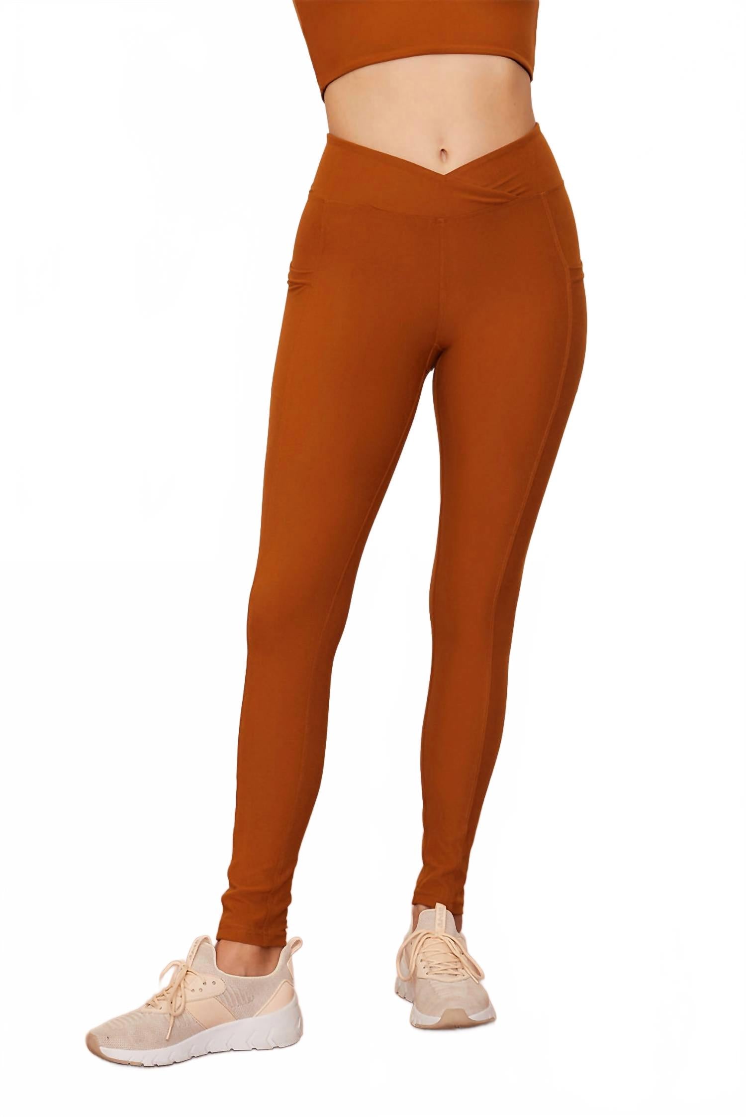 

Кроссоверные активные леггинсы с карманами в цвете куркума WOLVEN, Turmeric