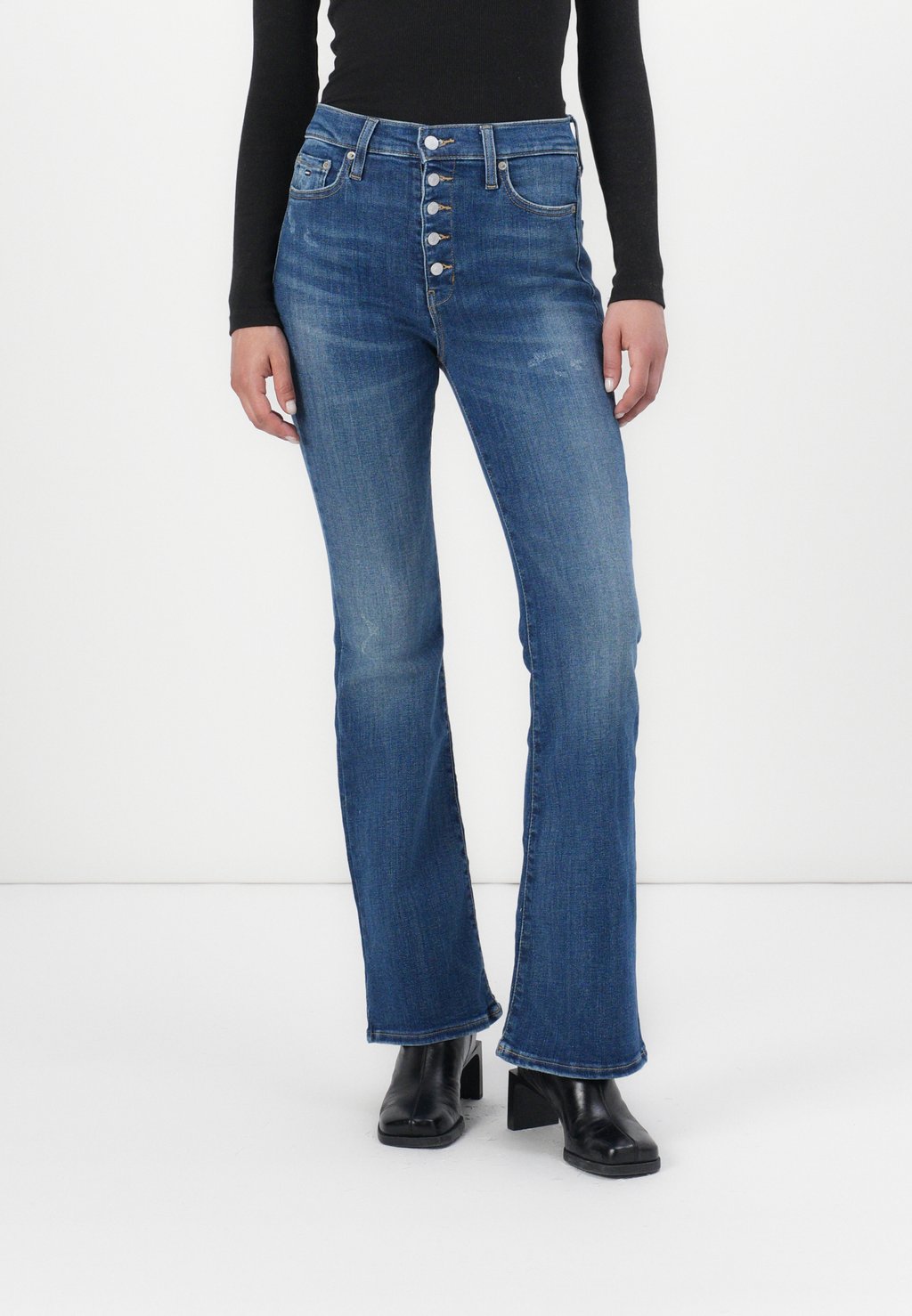 

Джинсы Bootcut SYLVIA Tommy Jeans, цвет Denim Medium