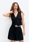 

Бермуды RUSTIC Pull&Bear, черный