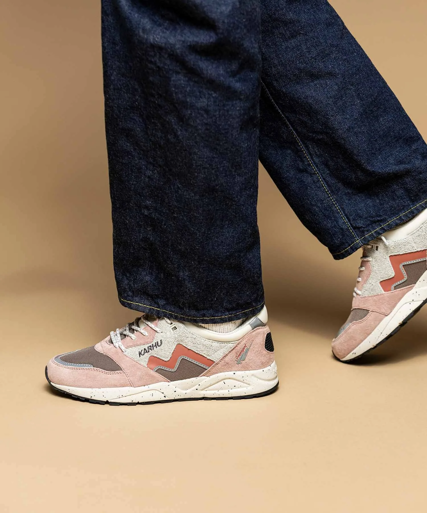 Кроссовки KARHU ARIA 95 с карбоновой подошвой pink — фото 3