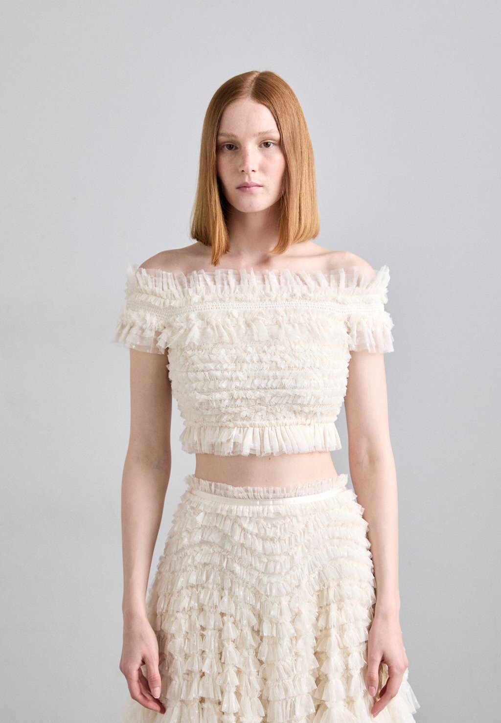 

Принт на футболке HATTIE SMOCKED OFF SHOULDER Needle & Thread, кремовый