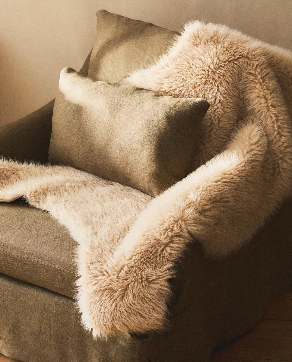 

Длинный плед из искусственного меха Zara Home, экрю