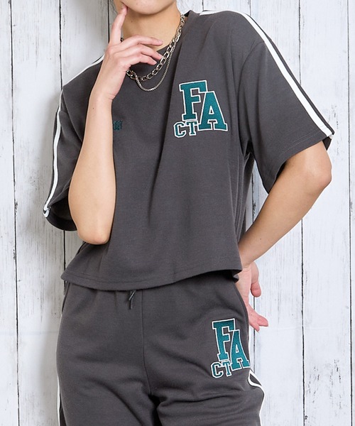 

Спортивный топ свободного кроя с подкладкой на рукавах и вышитым логотипом GORGE