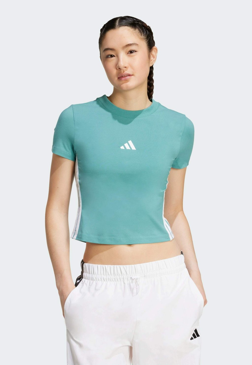 

Футболка с принтом ESSENTIALS STRIPES SLIM Adidas Sportswear, цвет Powder Teal White