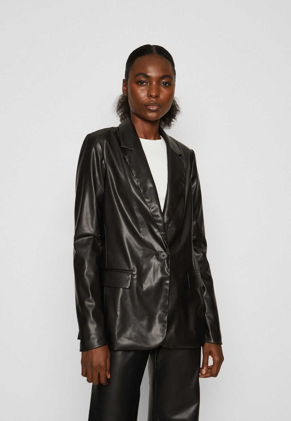 

Короткое пальто VMOLYMPIA SINGLE Vero Moda Tall, черный